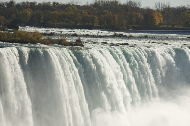 A Weekend Escape to Niagara Falls, The Good Earth and a Really Nice Hat