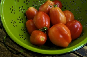 How to: Freeze and Peel Tomatoes for Easy Preserving and Winter Hoarding